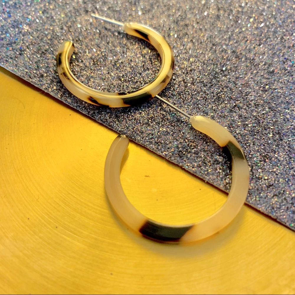 📍BOGO free Acrylic Hoop Earrings Tortoise Shell